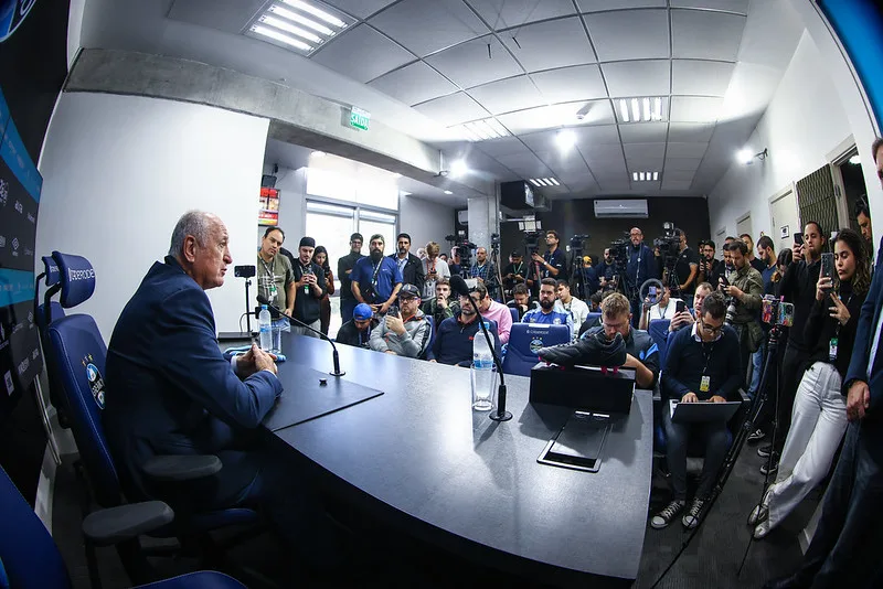 Após apresentar Felipão, Grêmio comunica demissão importante nos bastidores Grêmio apresentou Felipão