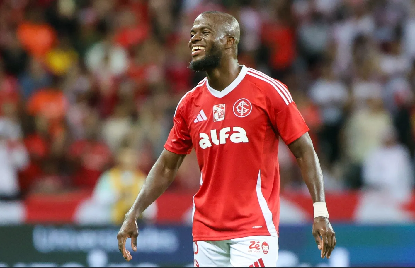 Brincadeira com Aguirre e dancinha em campo: Enner Valencia curte nova fase e esbanja felicidade no Inter Enner Valencia, Inter