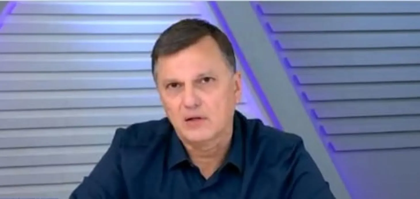 Mauro Cezar elogia árbitro do Gre-Nal e não vê pênalti para o Grêmio: "Isso só é falta no Brasil" Mauro Cezar Gre-Nal