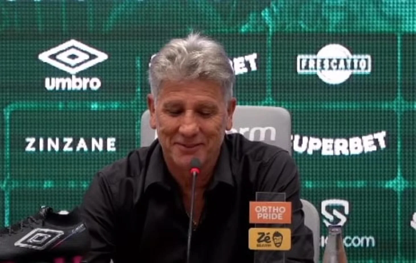 No Fluminense, Renato brinca com repórter, cita Grêmio e elogia Thiago Santos Renato