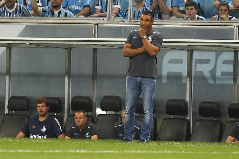 Roger Machado, treinador do Grêmio em 2015 - Grêmio 5x0 Inter - Brasileirão 2015