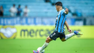 Pavón é alvo da torcida do Grêmio