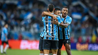 Crise na zaga do Grêmio: após Rodrigo Ely, mais um jogador se lesiona Jogadores do Grêmio, Monsalve e Edenilson
