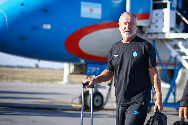 Mano Menezes define escalação do Grêmio e aponta estratégia pragmática para sua estreia Mano Menezes, Grêmio