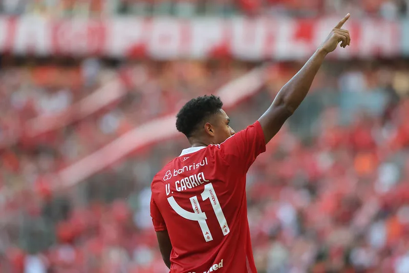 Inter trava saída de jogador e pode perder 4 defensores na próxima janela de transferência Victor Gabriel, Inter
