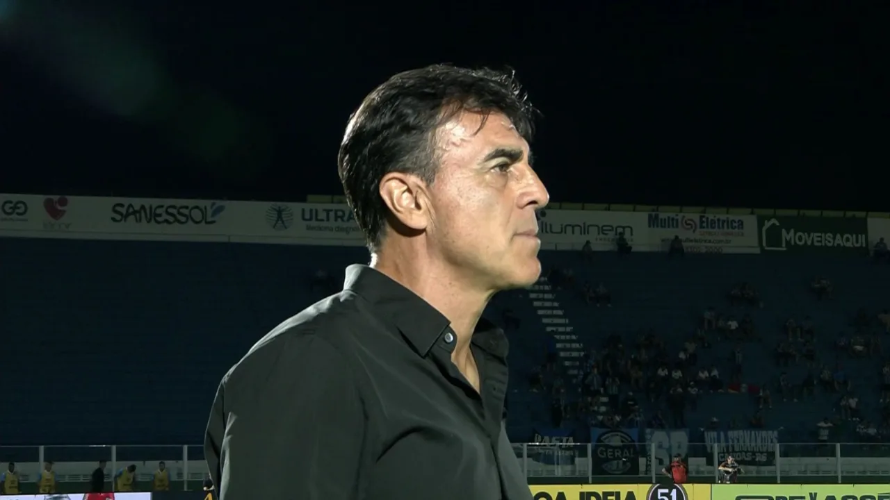 Cinco informações importantes sobre o Grêmio após a saída de Gustavo Quinteros Gustavo Quinteros - Mirassol x Grêmio - Brasileirão 2025 - Foto: Reprodução/Premiere
