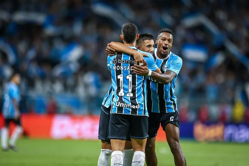 Monsalve, Edenilson, jogadores do Grêmio