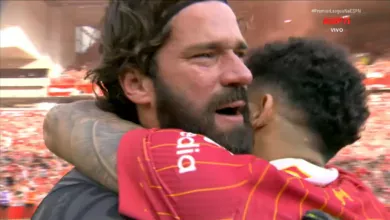 Alisson Becker conquista título da Premier League pelo Liverpool e anima torcida do Internacional com possível retorno no futuro.