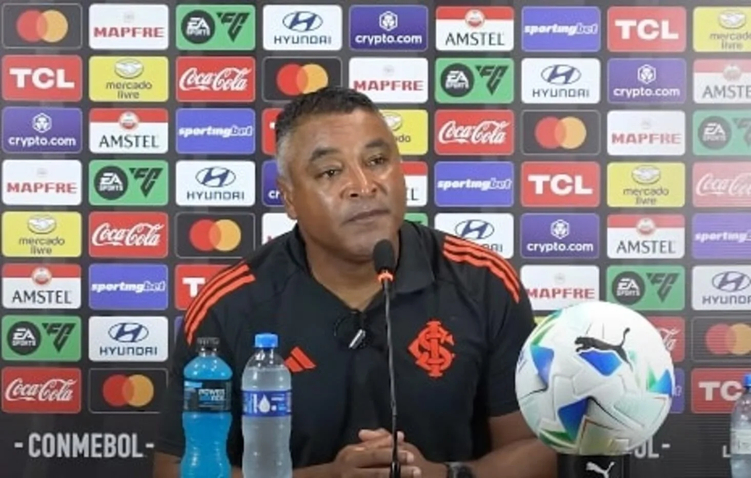 Roger se manifesta pela primeira vez sobre caso de racismo em jogo feminino do Inter Roger pelo Inter