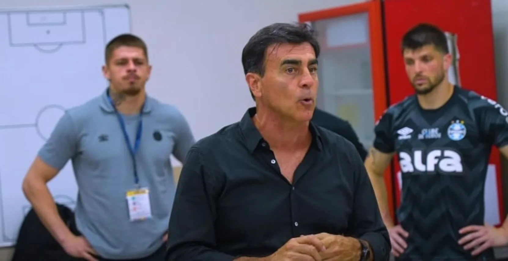 Gustavo Quinteros pode ser demitido? Entenda o pensamento da direção do Grêmio após nova derrota Quinteros Grêmio