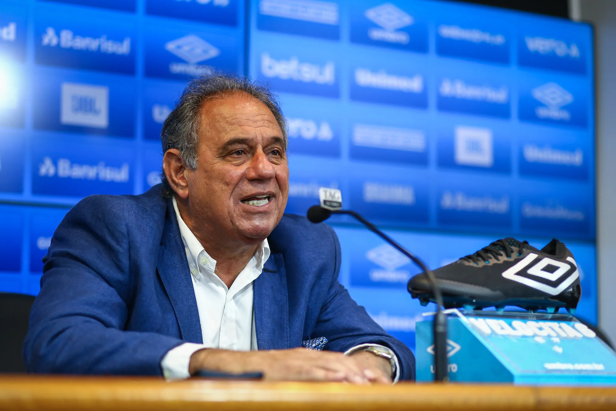 Candidato, Abrahão quer novo centroavante no Grêmio e critica alto número de estrangeiros Denis Abrahão pelo Grêmio