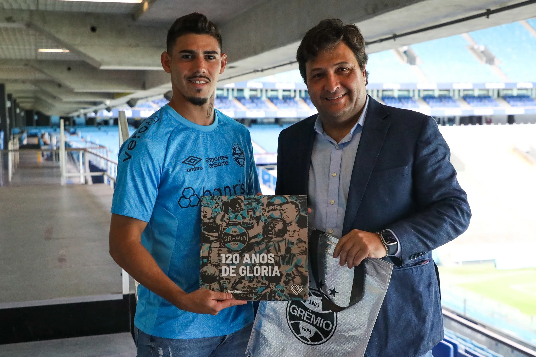 A curiosa situação vivida pelo lateral-esquerdo Mayk no elenco do Grêmio Grêmio tem Mayk no elenco