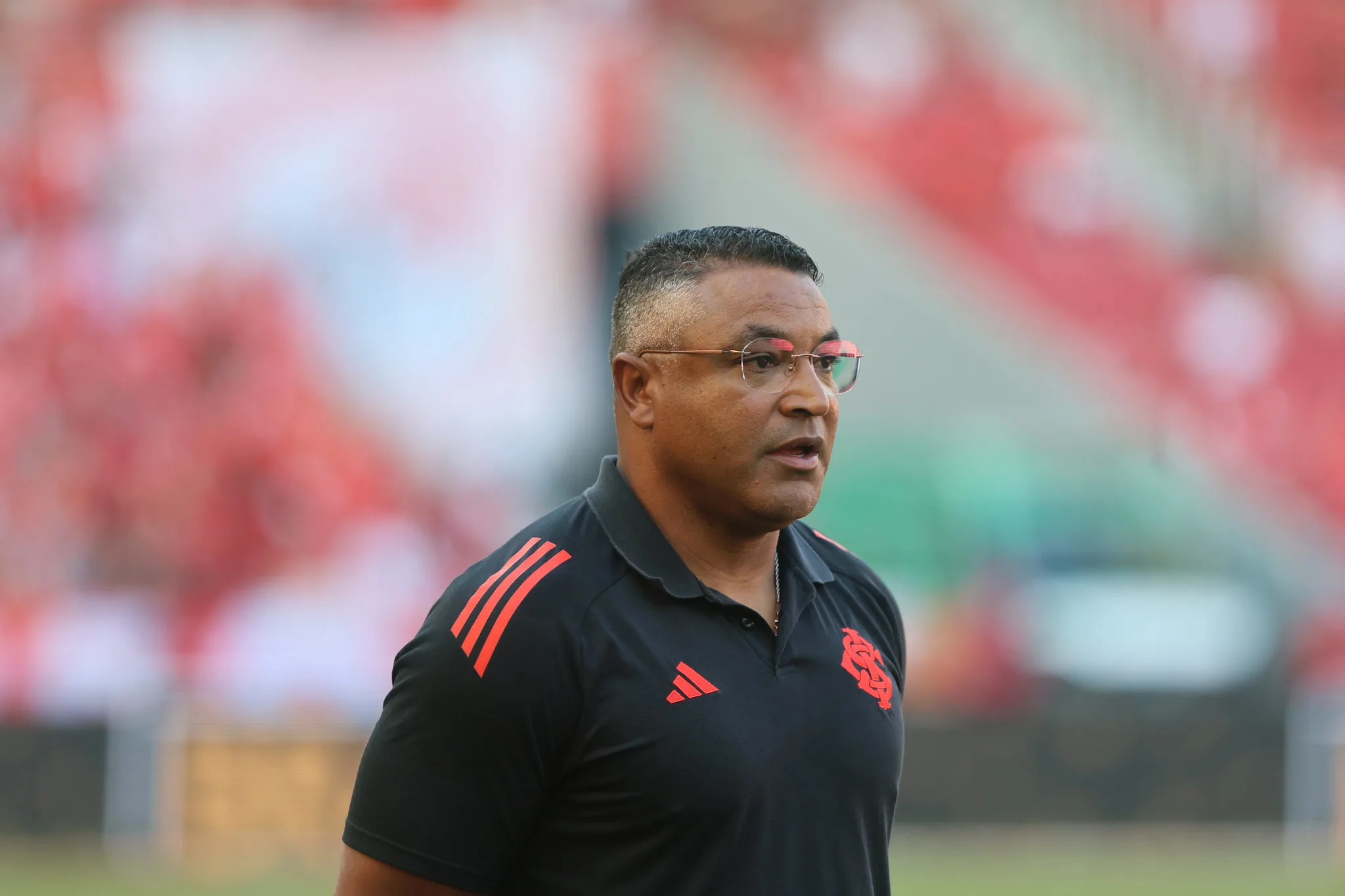 Roger defende presença de Rogel no time e diz não temer demissão no Inter Roger Machado pelo Inter