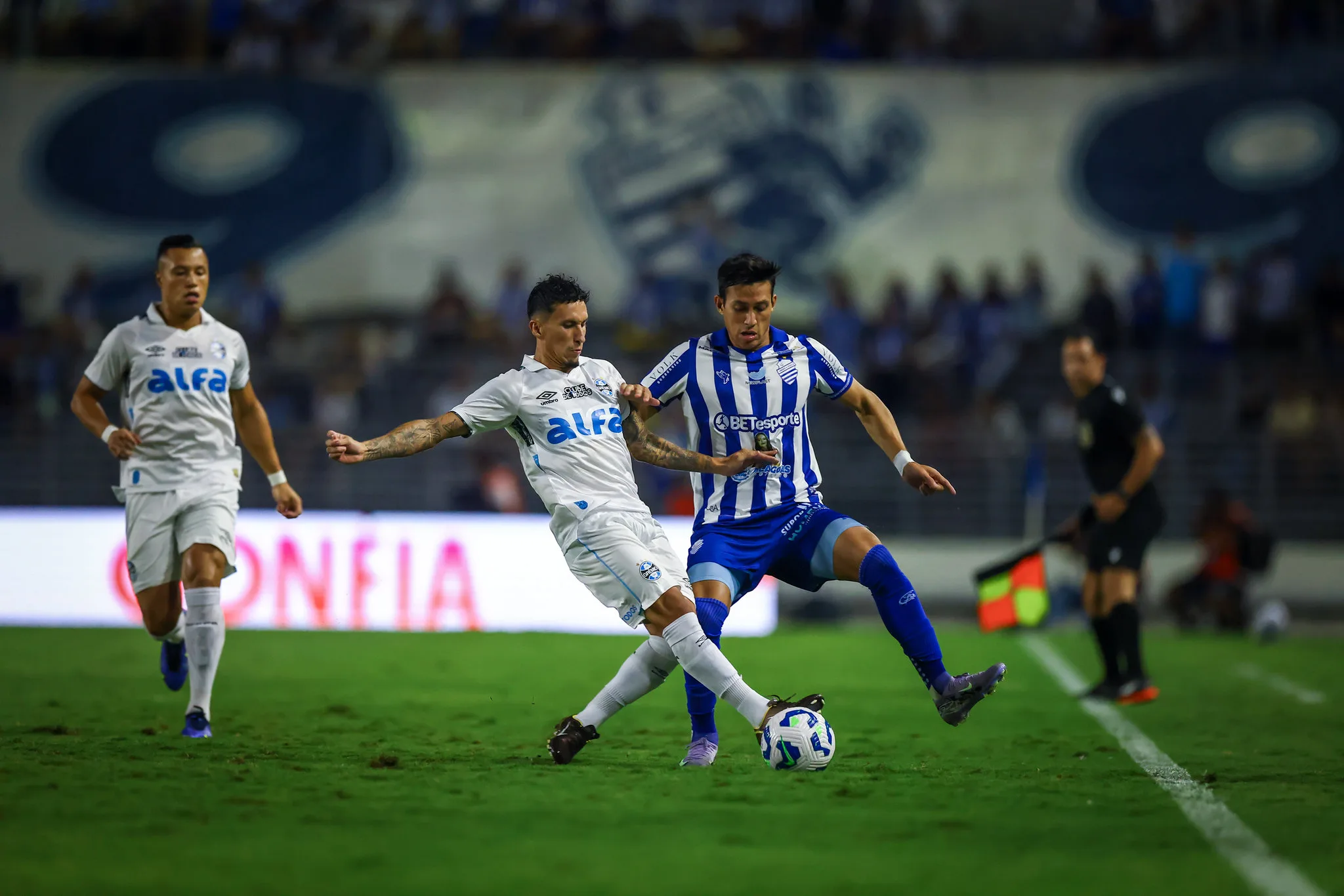 Apresentador identificado com o Grêmio cita "última cartada" na briga contra o rebaixamento Grêmio vai enfrentar o Santos neste domingo - Foto: Lucas Uebel/Grêmio
