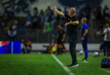 Mano Menezes, treinador do Grêmio durante CSA x Grêmio no Brasileirão 2025 - Foto Lucas Uebel/Grêmio