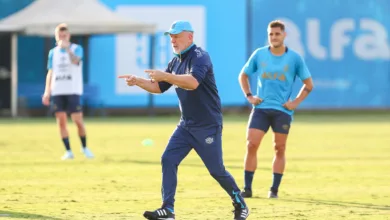 Grêmio de Mano Menezes recebe o Santos