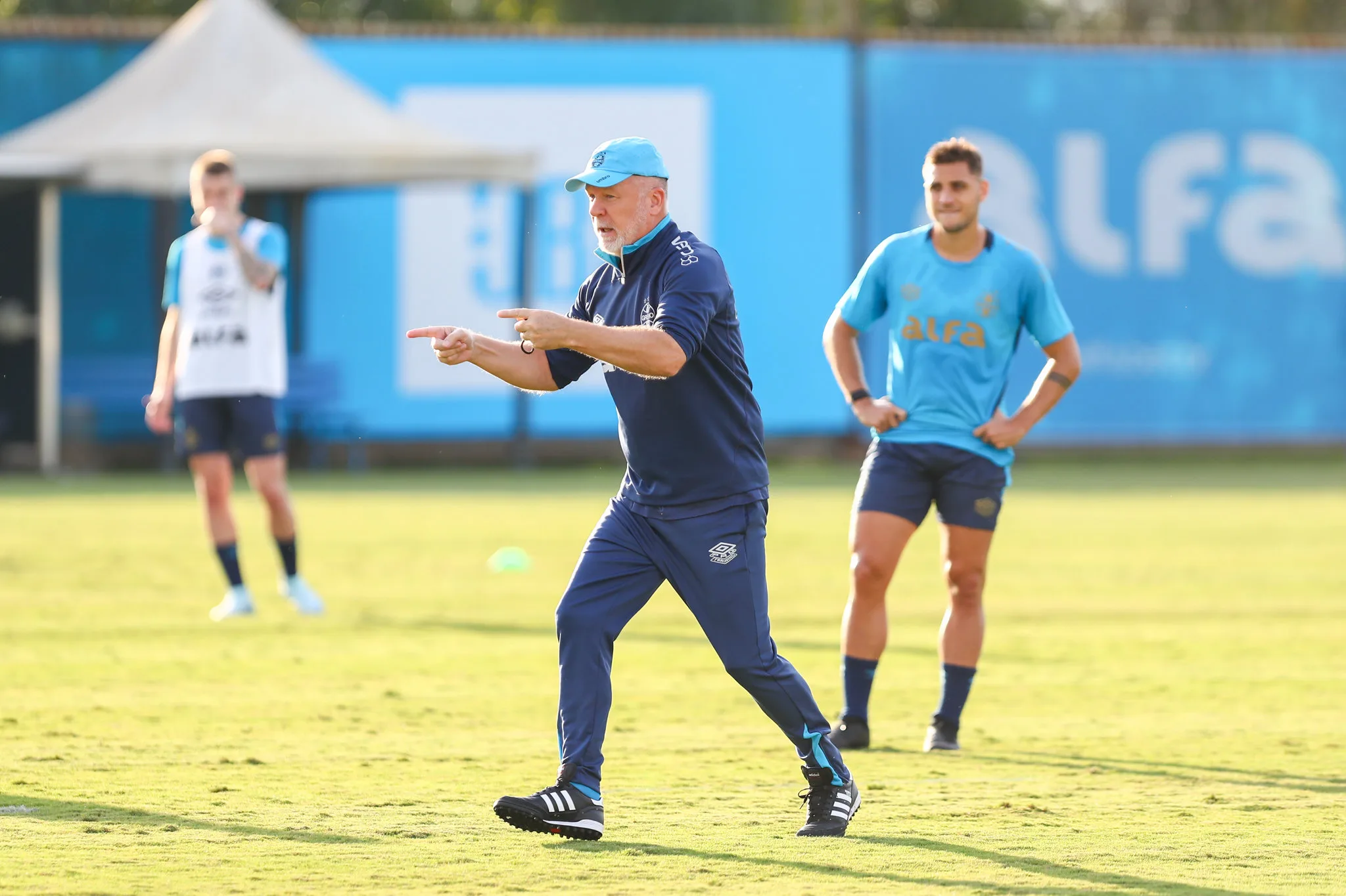 Em busca da primeira vitória com Mano, veja provável Grêmio e onde assistir contra o Santos Grêmio de Mano Menezes recebe o Santos