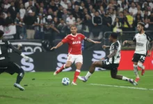 Alan Patrick foi substituído no intervalo de Corinthians x Inter