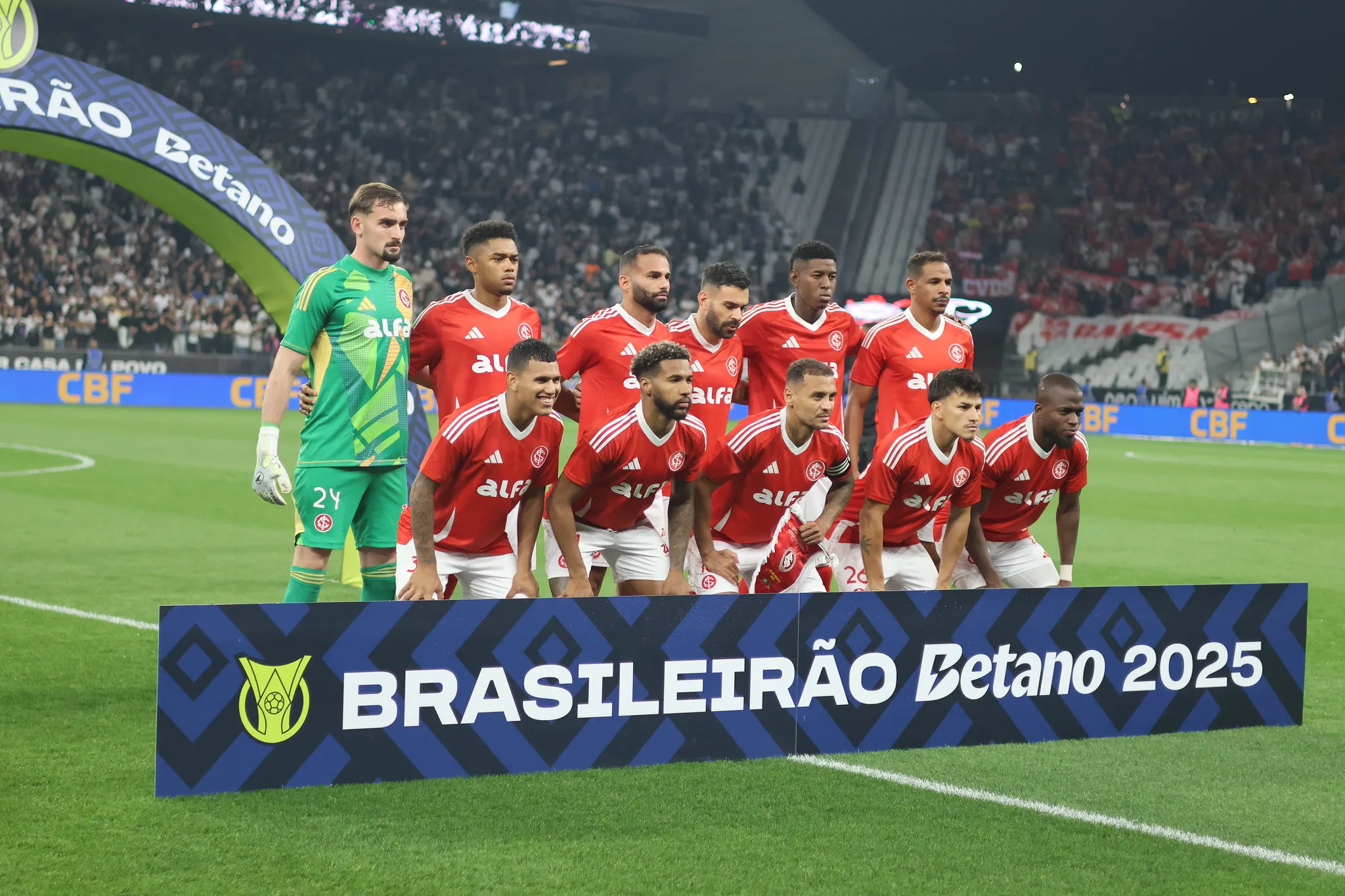 O áudio do VAR do possível pênalti não dado em Wesley em Corinthians x Inter Inter reclamou de pênalti em Wesley - Foto: Ricardo Duarte/Inter