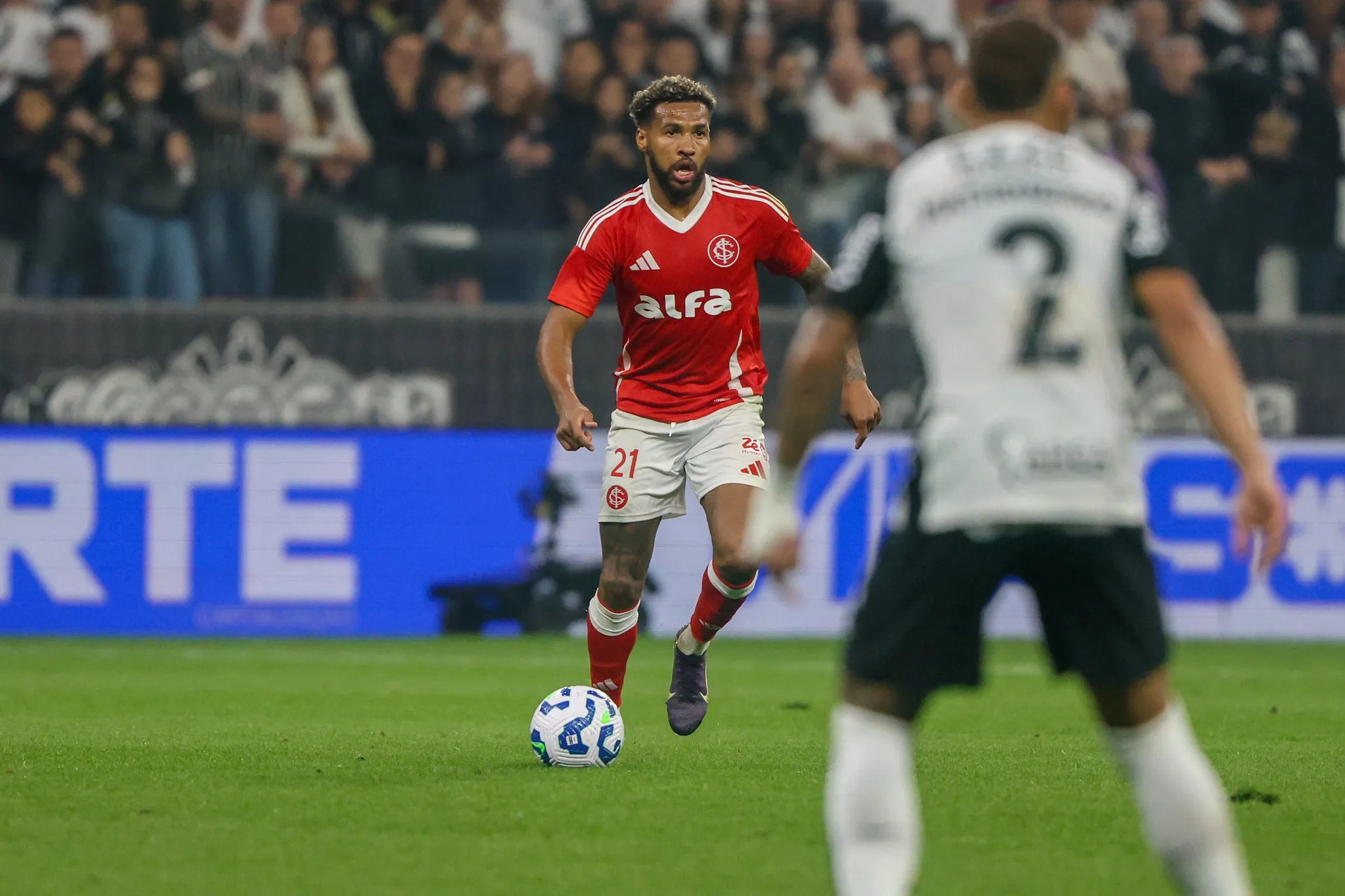Leitura labial de Corinthians x Inter tem bronca de Roger e atrito de Wesley com rival: "Tu é ruim" Inter perdeu para o Corinthians fora de casa