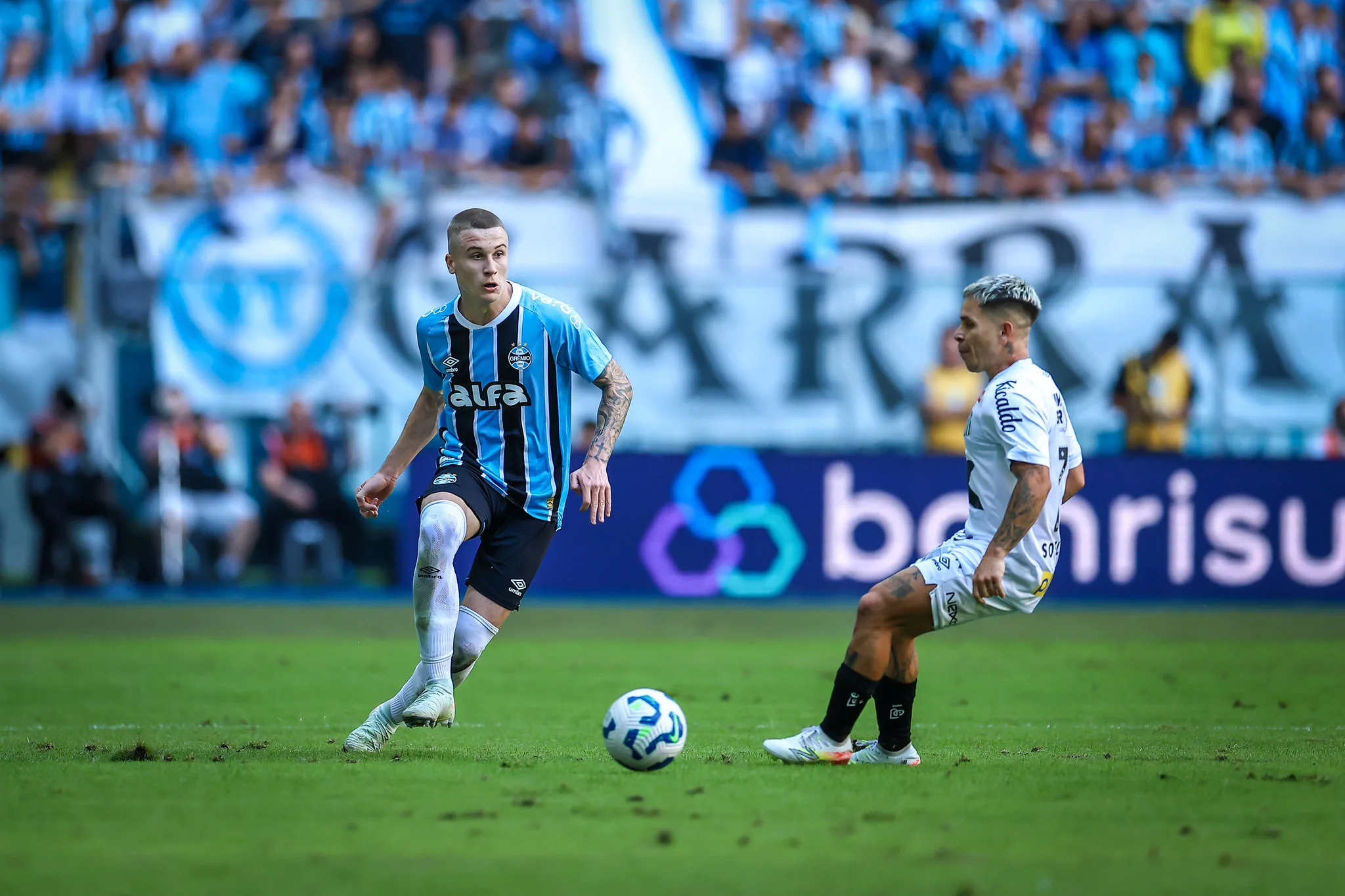 O jornalista que disse que Igor Serrote "não é jogador": "Ficou famoso por dar tapa em argentino" Îgor Serrote vem tendo chances como titular do Grêmio