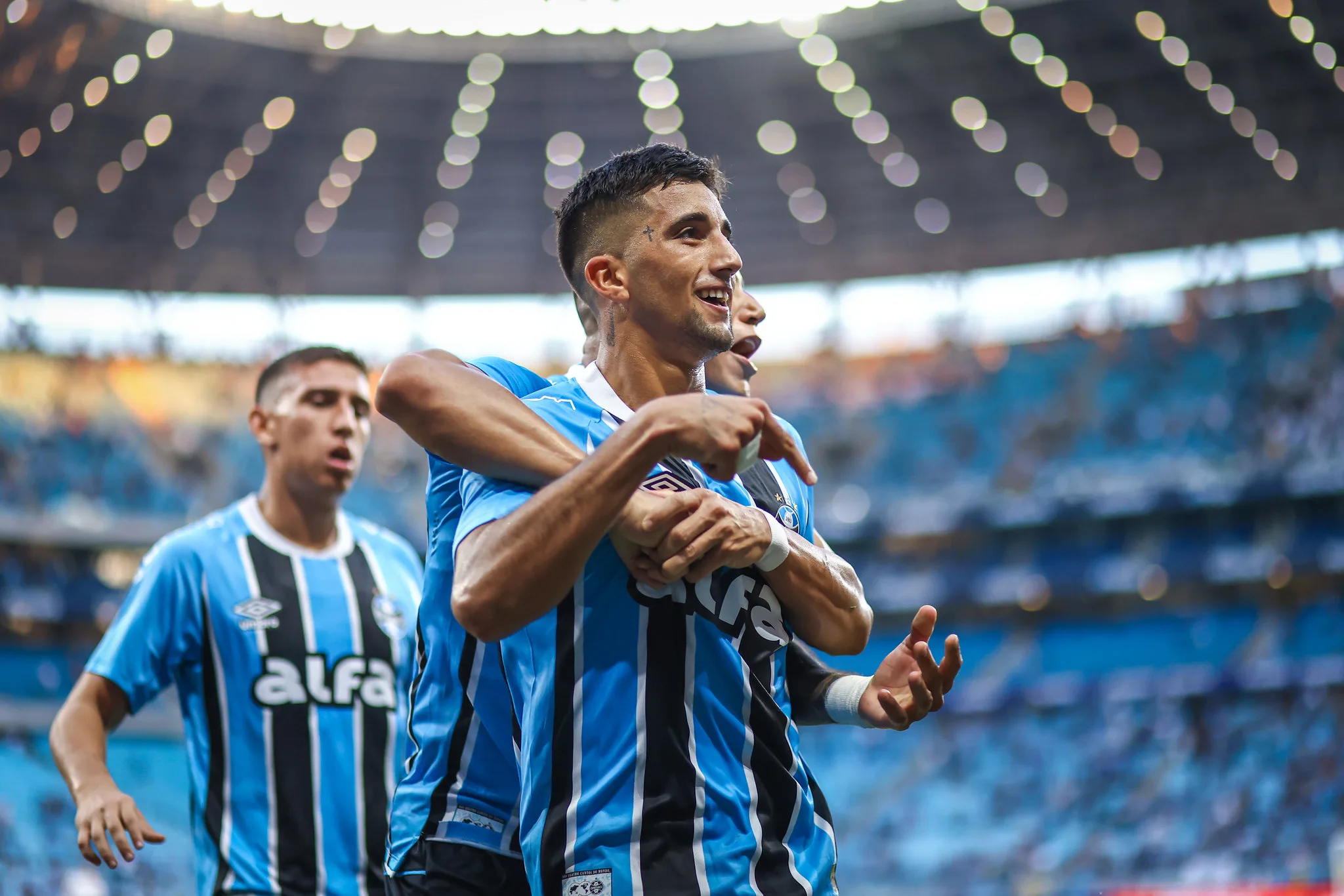 Olivera cresce na briga: saiba como está o ranking de artilheiros do Grêmio em 2025 Olivera pelo Grêmio