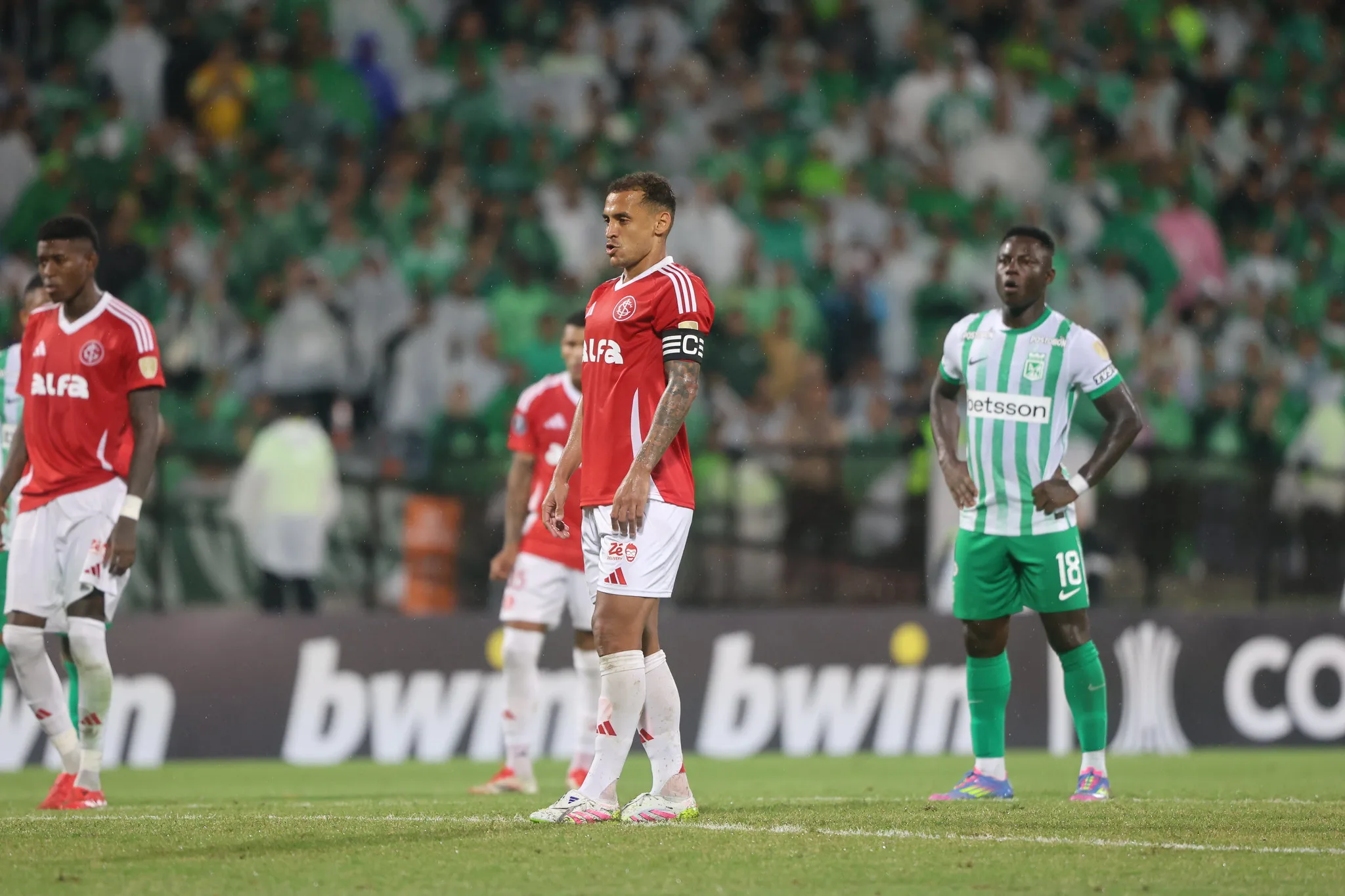 Alan Patrick chama responsabilidade e dá entrevista após decepção do Inter na Colômbia Alan Patrick pelo Inter