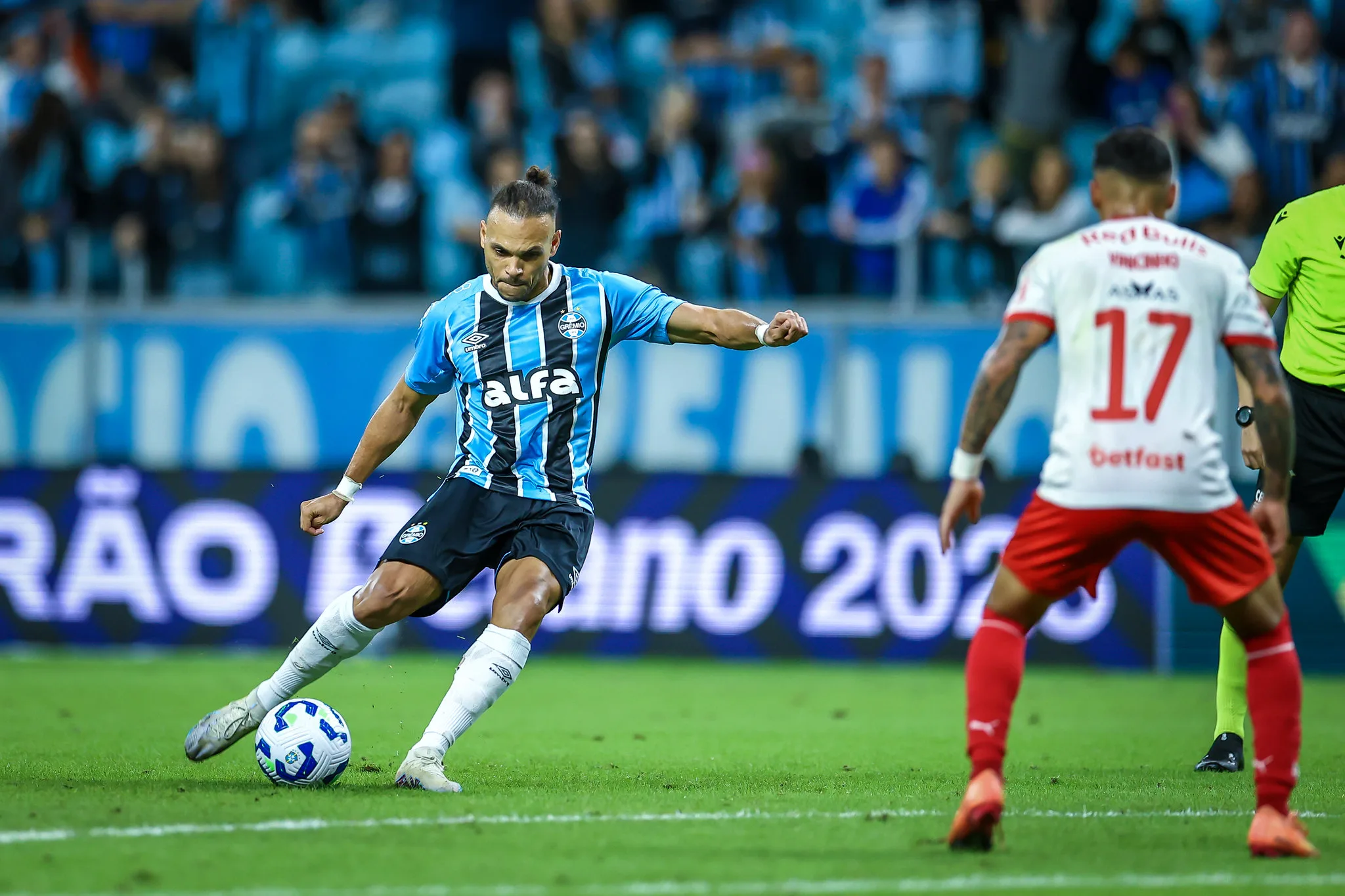 Braithwaite manda recado para Amuzu e se manifesta na web sobre fase do Grêmio Braithwaite pelo Grêmio