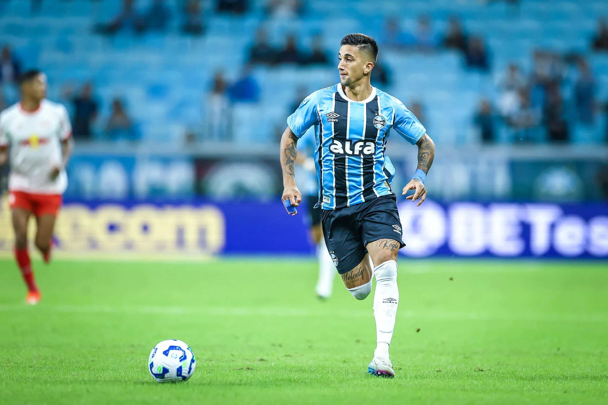 Tiago Volpi nega "falta de vontade" no Grêmio; Olivera cita azar em empate Cristian Olivera falou depois de Grêmio 1x1 Bragantino