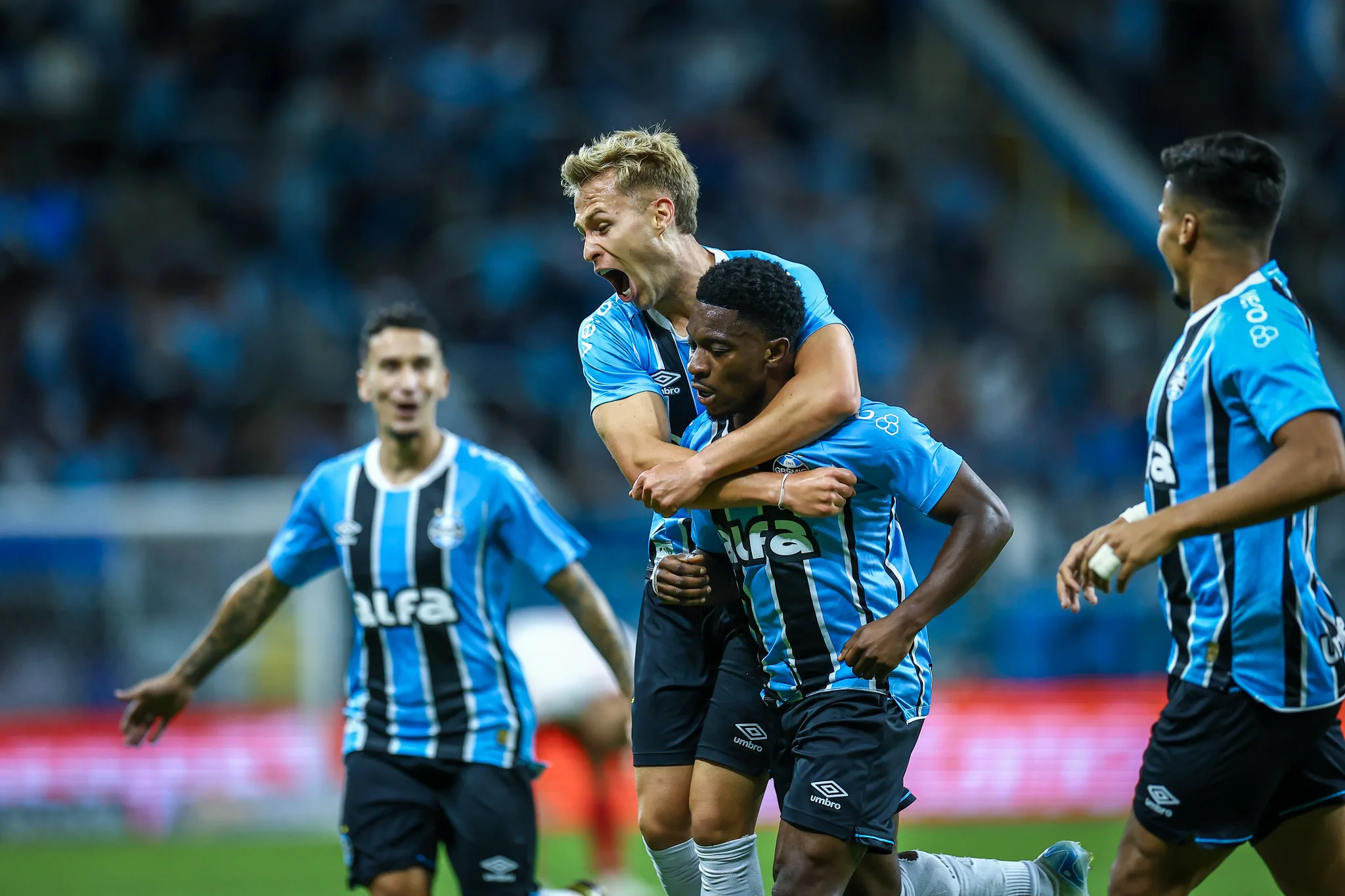 Grêmio descarta grandes contratações e cita jogo que será "oportunidade de ouro" no ano Grêmio empatou com o Bragantino