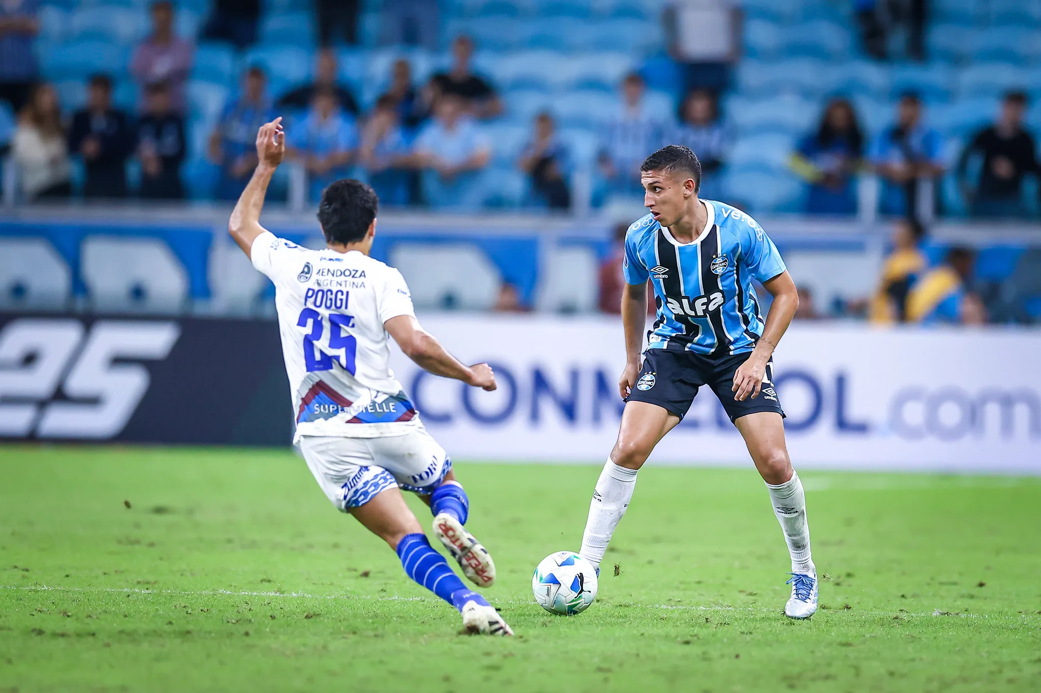 Monsalve volta a ser titular do Grêmio e comenta relação de Mano Menezes com o grupo Monsalve falou de Mano no Grêmio