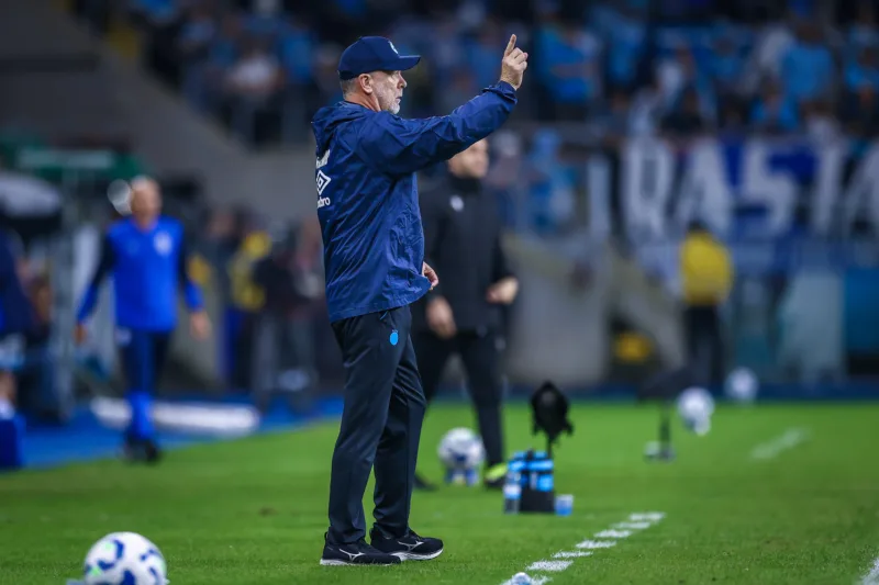 Riquelme agradece Mano, aguarda mais chances no Grêmio e explica origem do nome Mano Menezes pelo Grêmio