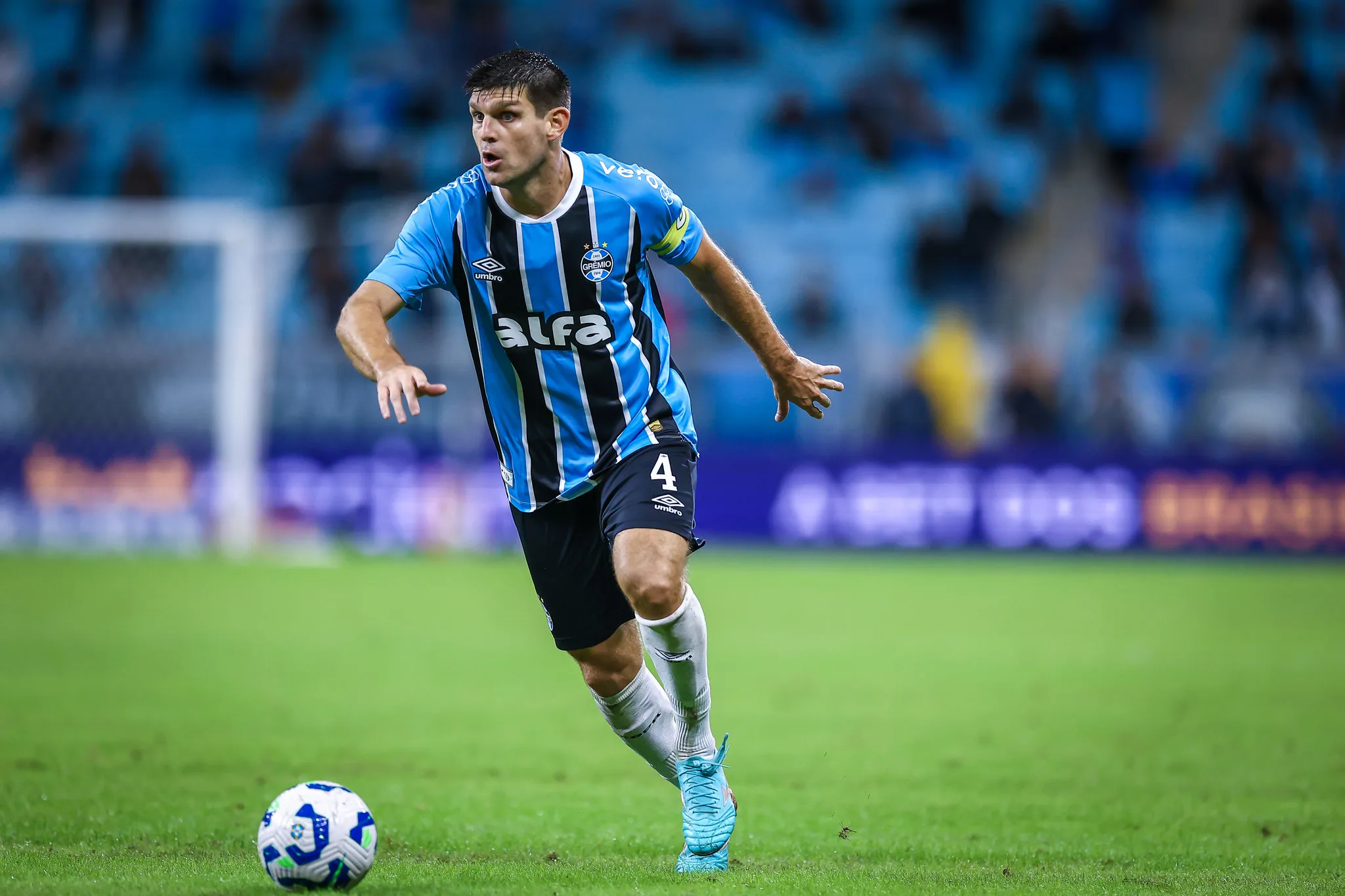 "O tranco é do Kannemann": ouça o áudio do VAR no gol anulado do Grêmio Kannemann no Grêmio