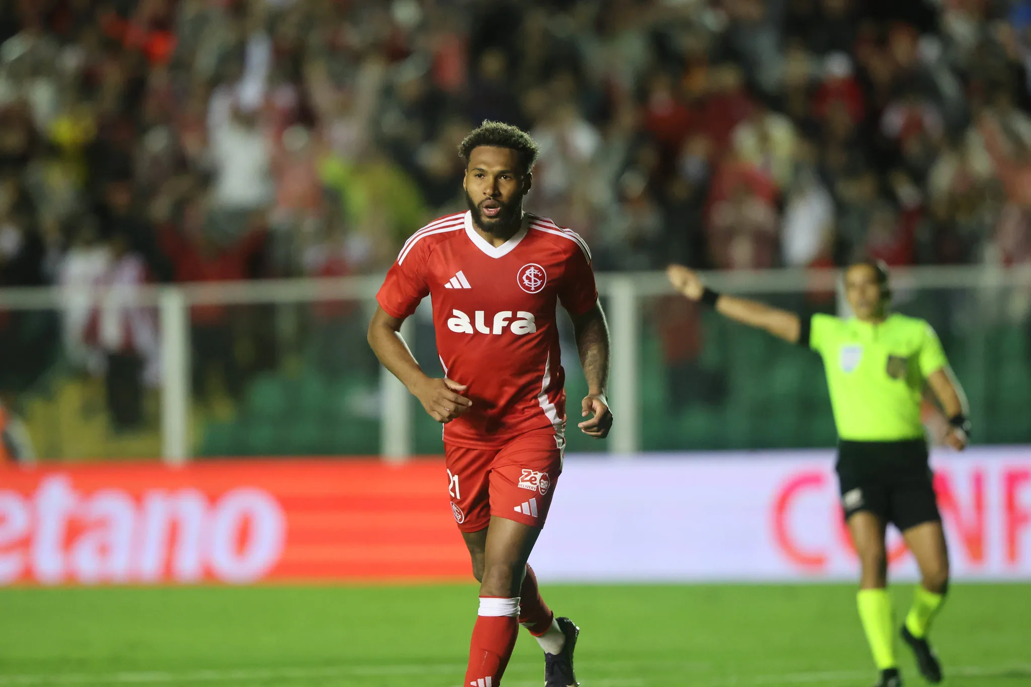 Wesley brinca após marcar primeiro gol em 2025 pelo Inter: "Que abra a porteira" Wesley pelo Inter