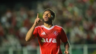 Wesley, jogador do Inter comemorado seu gol contra o Maracanã, válido pela segunda partida na Copa do Brasil 2025