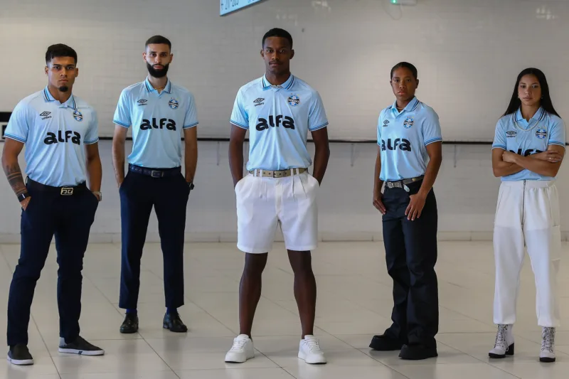 Grêmio lança oficialmente e apresenta nova camisa na cor celeste: "Ouvimos a torcida"