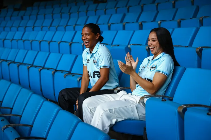 Grêmio lança oficialmente e apresenta nova camisa na cor celeste: "Ouvimos a torcida"