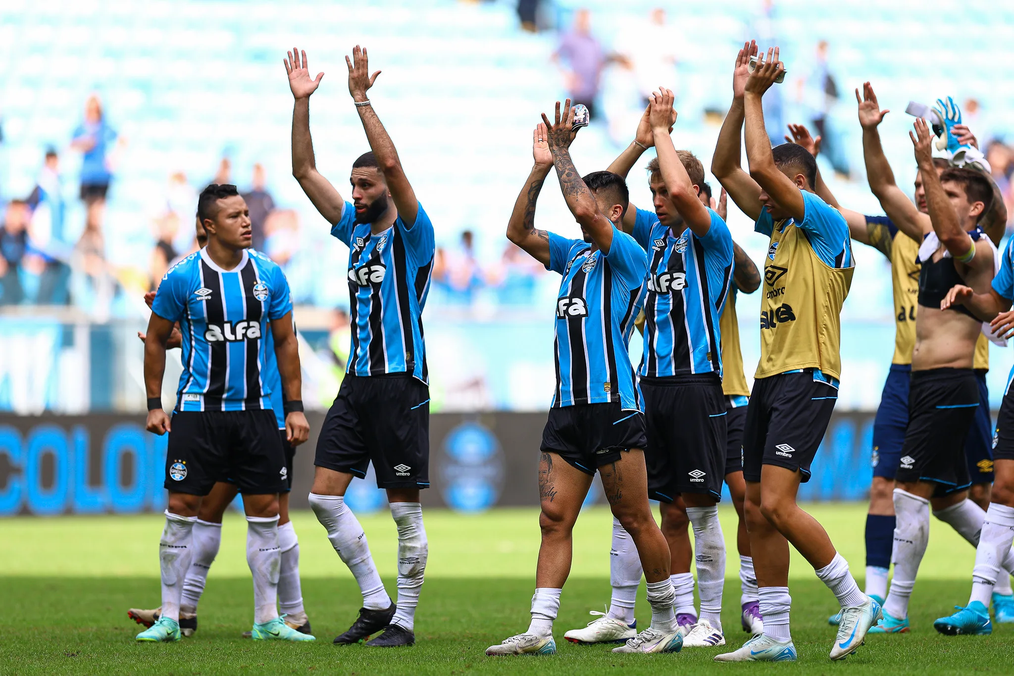 Comentarista da Rádio Gaúcha diz que Grêmio ganhou pênalti "constrangedor" na Arena Grêmio venceu na Arena