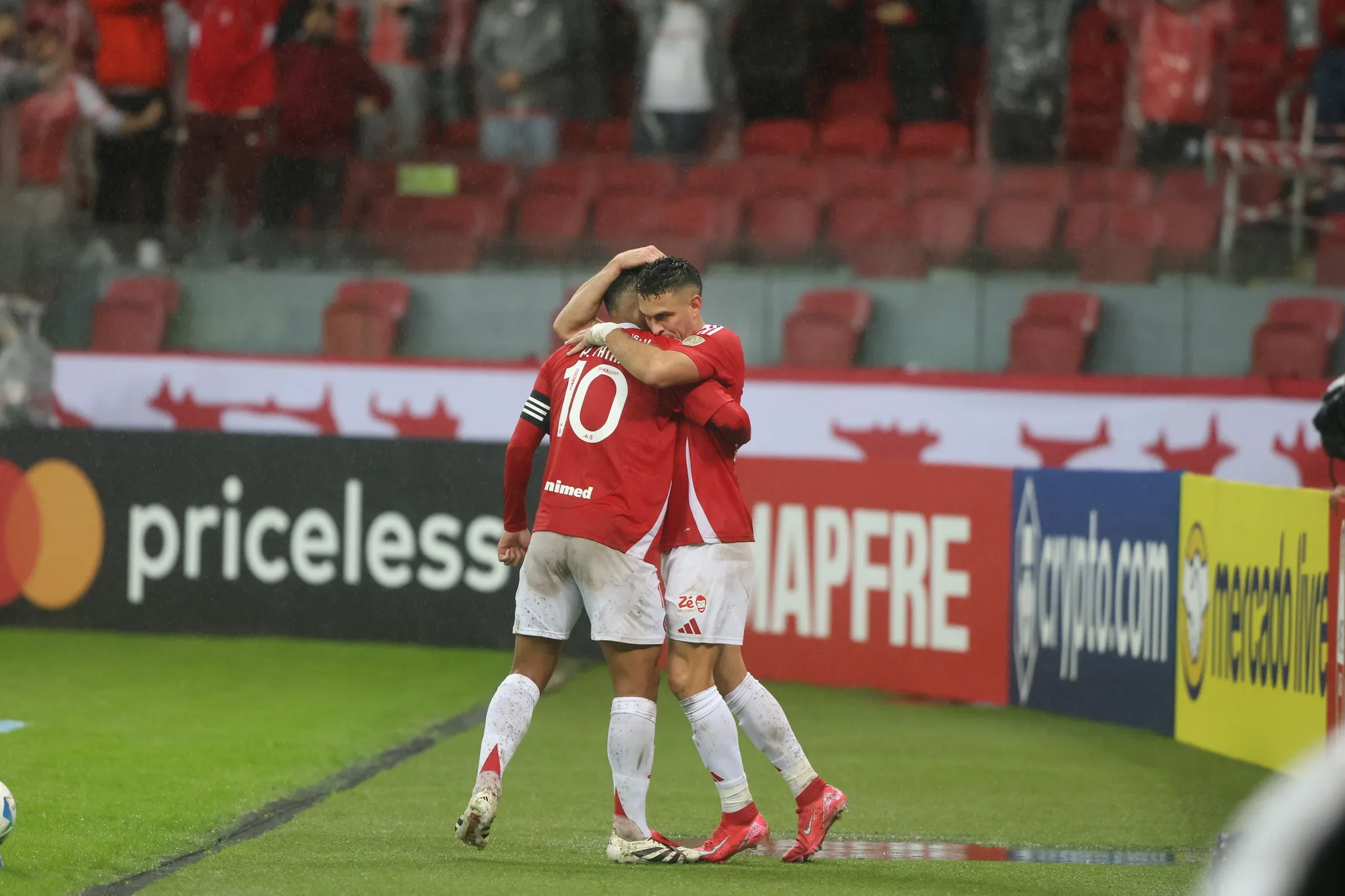 Inter vence
