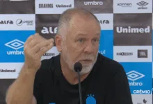 Mano Menezes, em entrevista coletiva de imprensa, após CSA 3x2 Grêmio - Brasileirão 2025 - Foto: YouTube/Grêmio TV