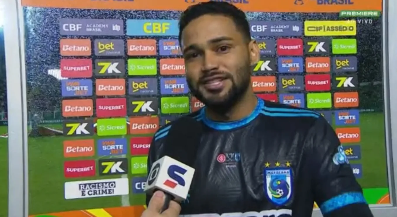 Goleiro que pegou três pênaltis do Inter segue no futebol graças ao Grêmio Grêmio já teve Rair, algoz do Inter
