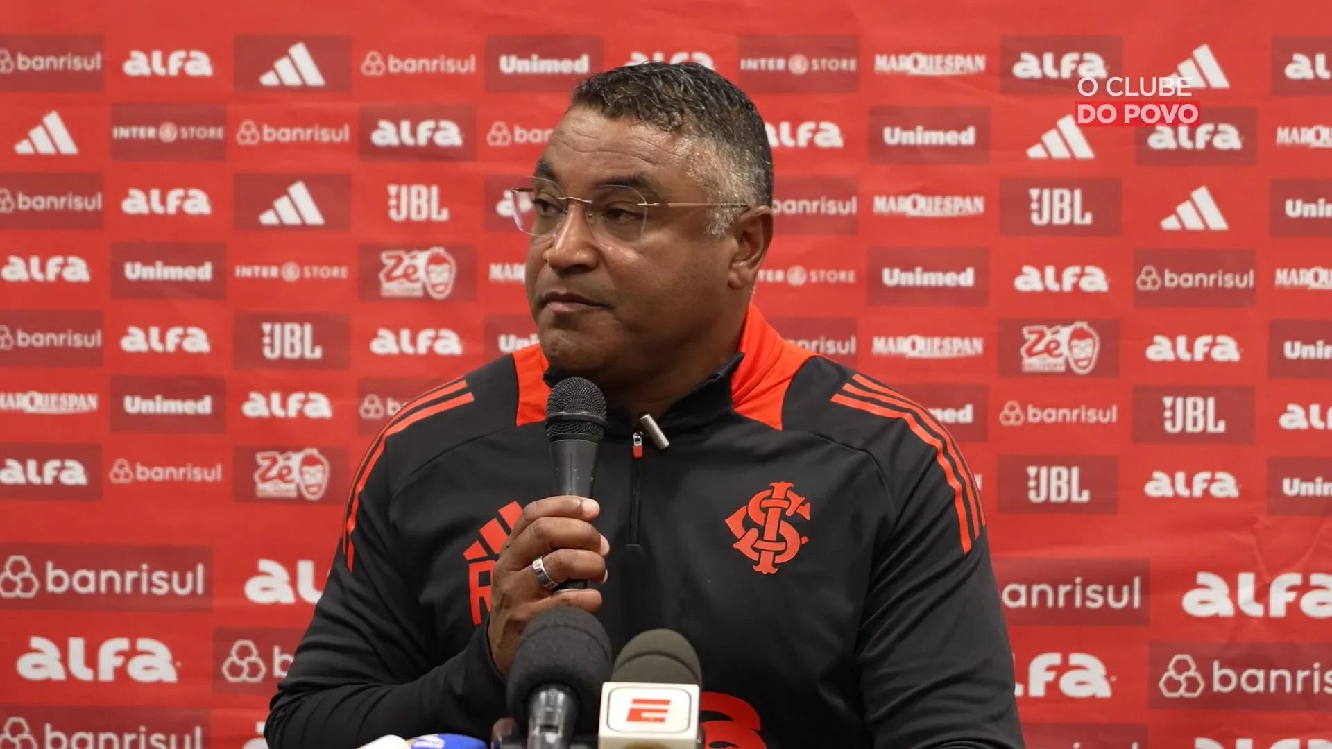 Bastidores: direção do Inter está incomodada com o alto número de gols sofridos Roger Machado concede entrevista coletiva após a derrota do Inter fora de casa por 4x2 para o Corinthians, válido pelo Brasileirão 2025 Foto: Reprodução/YouTube/ TVInter