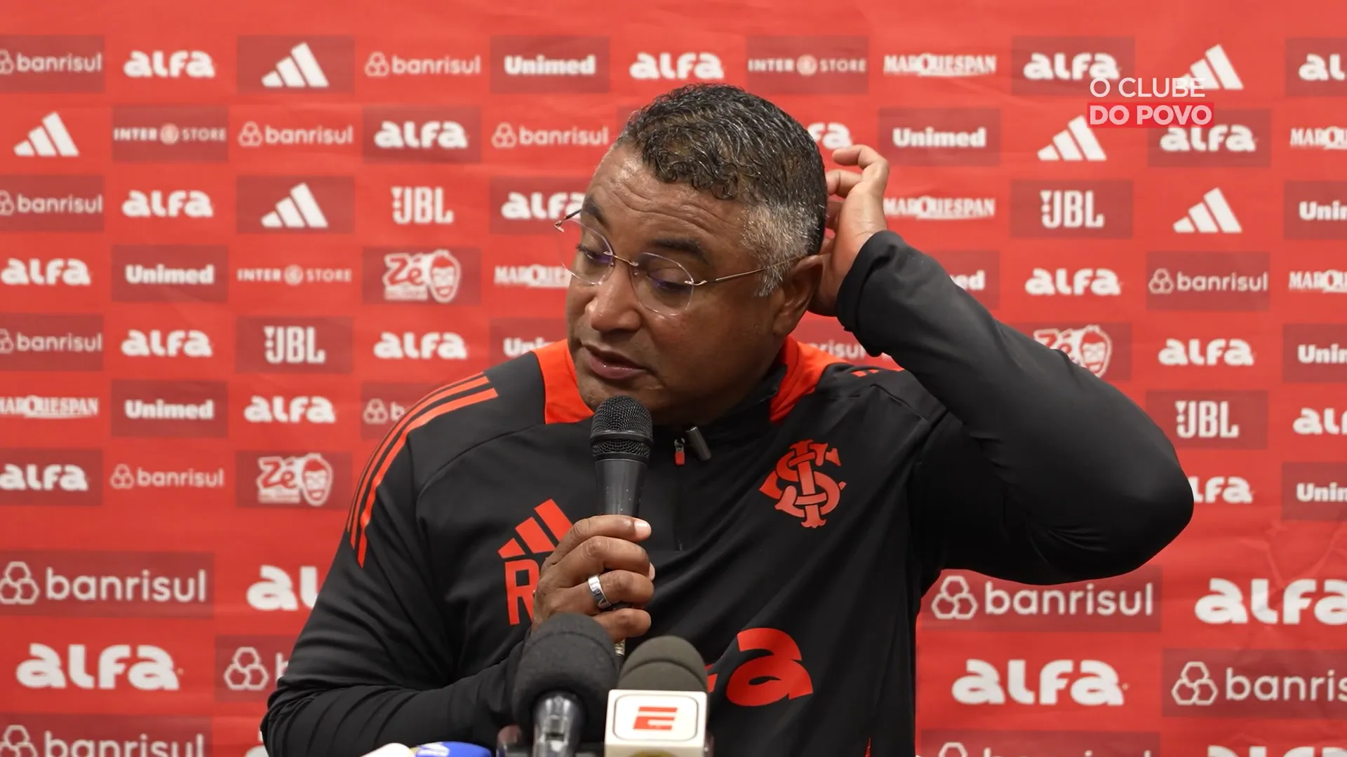 O pedido e a cobrança que Roger Machado fez na entrevista após derrota do Inter para o Corinthians Roger Machado concede entrevista coletiva após a derrota do Inter fora de casa por 4x2 para o Corinthians, válido pelo Brasileirão 2025 Foto: Reprodução/YouTube/ TVInter