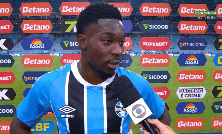 Amuzu, no empate do Grêmio em 1x1 contra o Bragantino na Arena (Foto: Reprodução/Premiere)