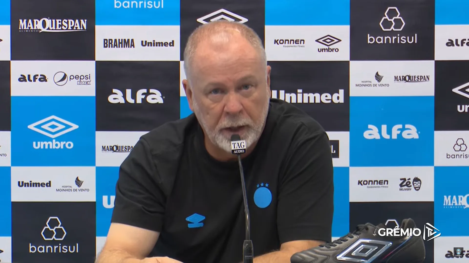 Mano vê Grêmio em evolução, explica planos para Cuéllar e revela se usará dois canhotos na zaga Mano Menezes pelo Grêmio