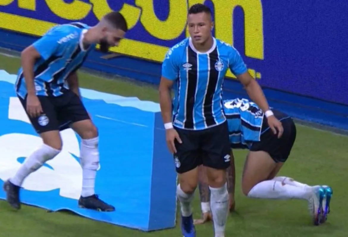 E o patrocínio? Entenda o que aconteceu com a camisa de alguns jogadores do Grêmio Grêmio