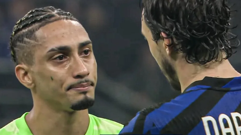 Após citar o Inter, Raphinha sofre com eliminação do Barcelona na Champions Raphinha gostaria de jogar no Inter
