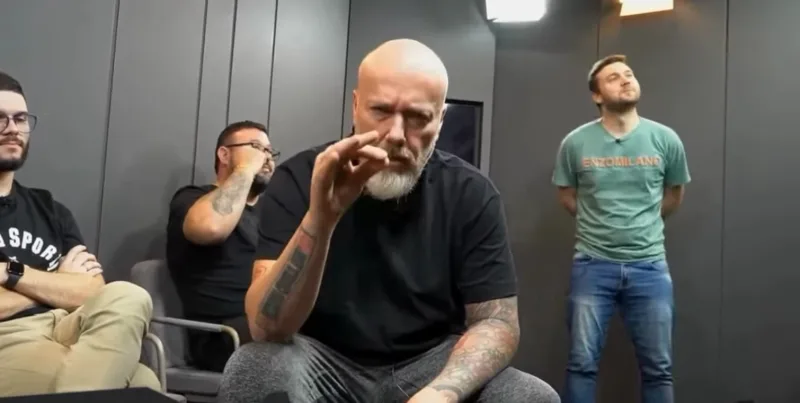 Baldasso vibra com o Inter, cutuca Bagé e leva botijão de gás para programa: "Não acabou" Baldasso vibra com o Inter, cutuca Bagé e leva botijão de gás para programa: "Não acabou"