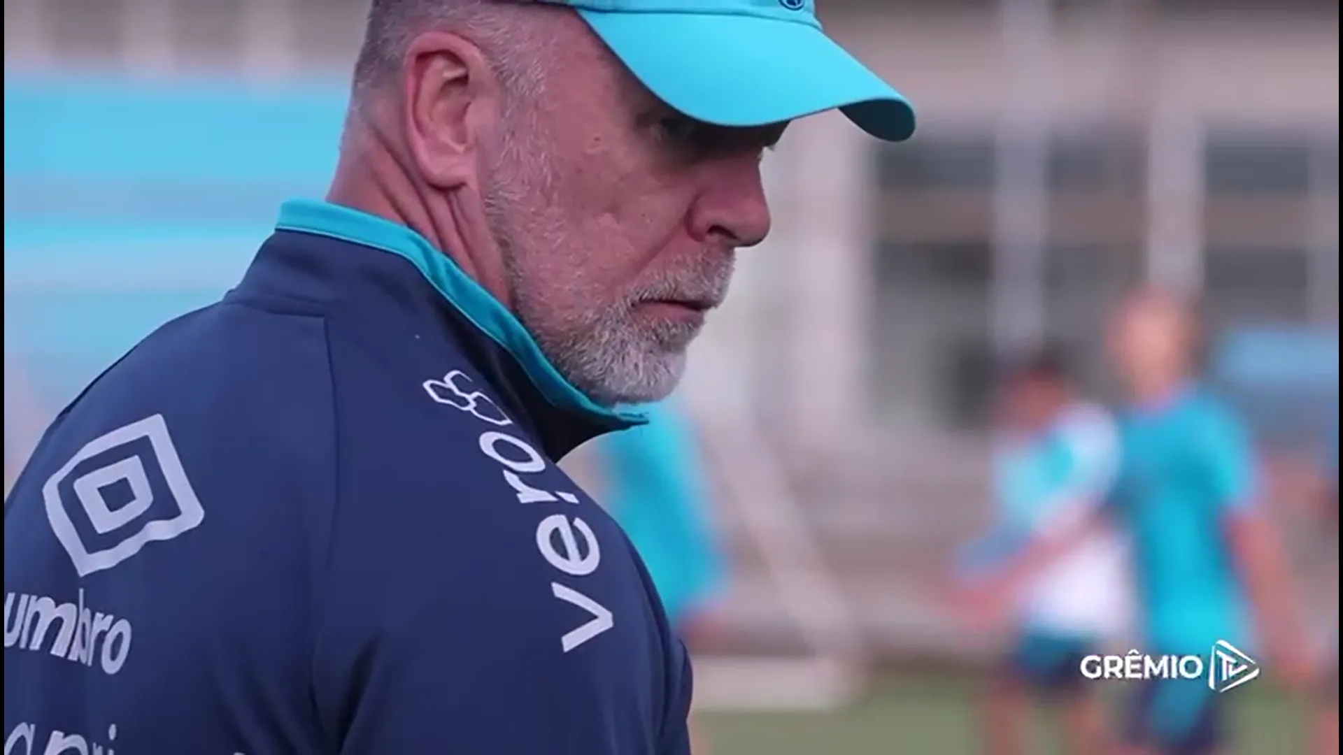 Na memória: decisão de Mano tirou delegação do Grêmio de uma das maiores tragédias do Brasil Grêmio de Mano Menezes tenta vencer no Brasileirão