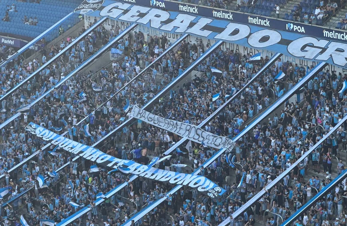 As faixas que a torcida do Grêmio levantou na Arena durante o jogo contra o Santos As faixas que a torcida do Grêmio levantou na Arena durante o jogo contra o Santos